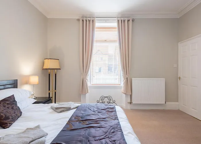Scotston Villa - 5 Bedroom House With Hot Tub