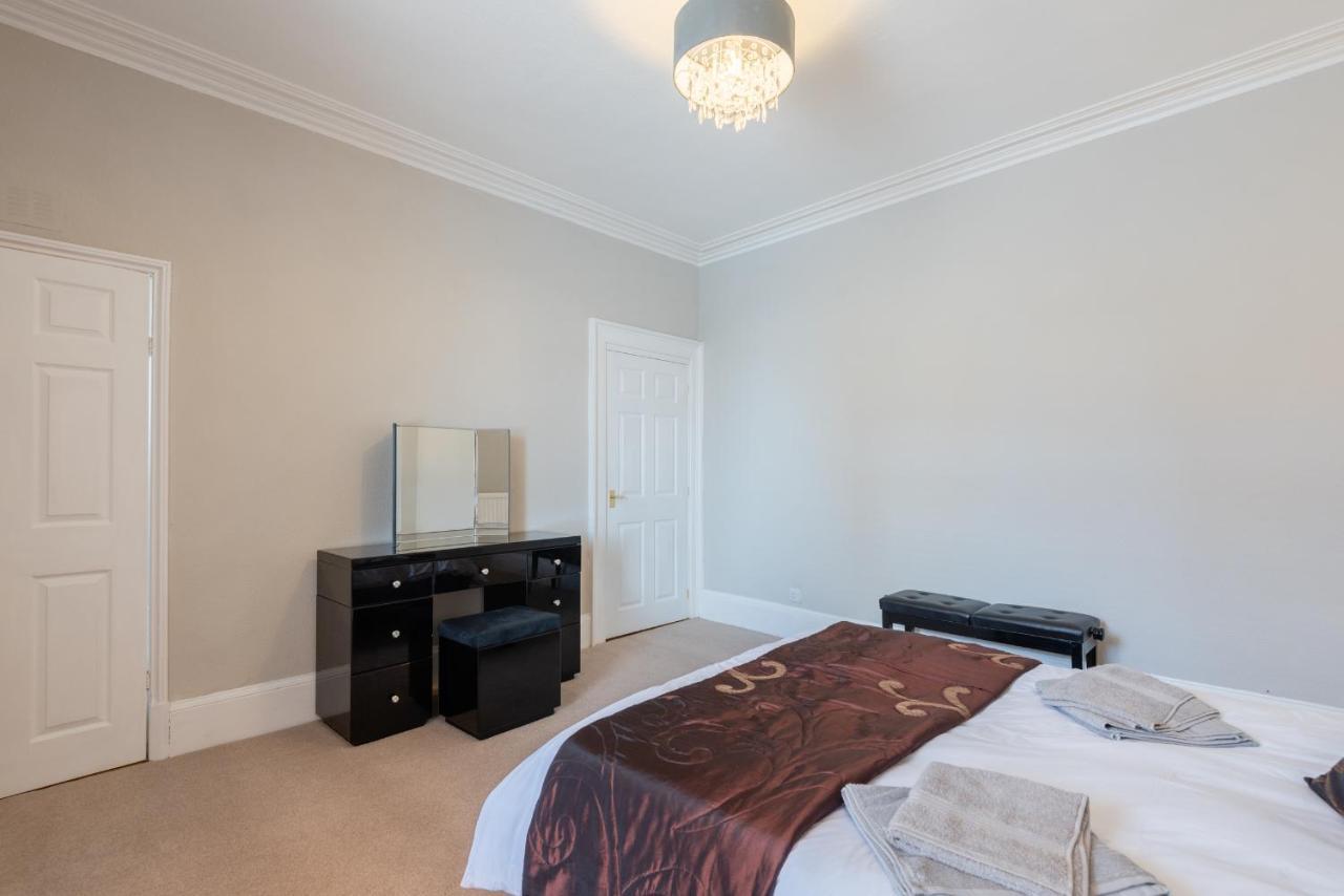 Scotston - 5 Bedroom House With Hot Tub Holiday home