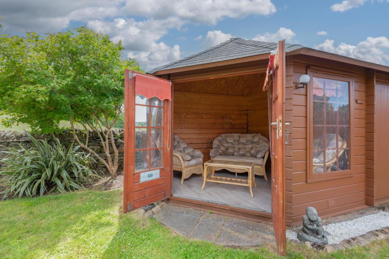 Scotston - 5 Bedroom House With Hot Tub * Forfar