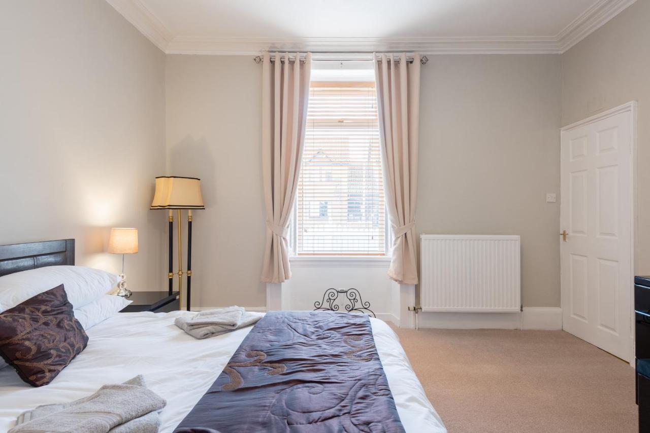 Scotston - 5 Bedroom House With Hot Tub Holiday home Forfar