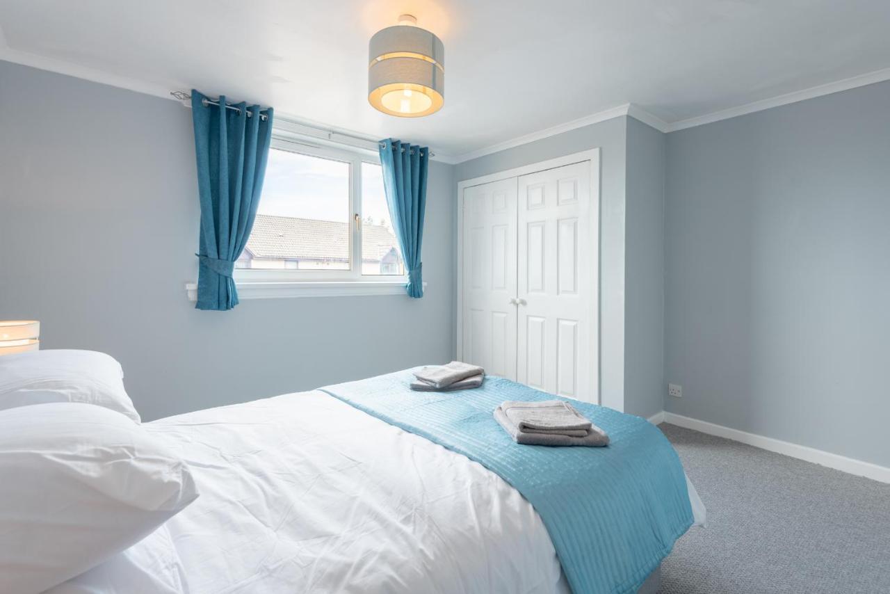 Holiday home Scotston - 5 Bedroom House With Hot Tub *
