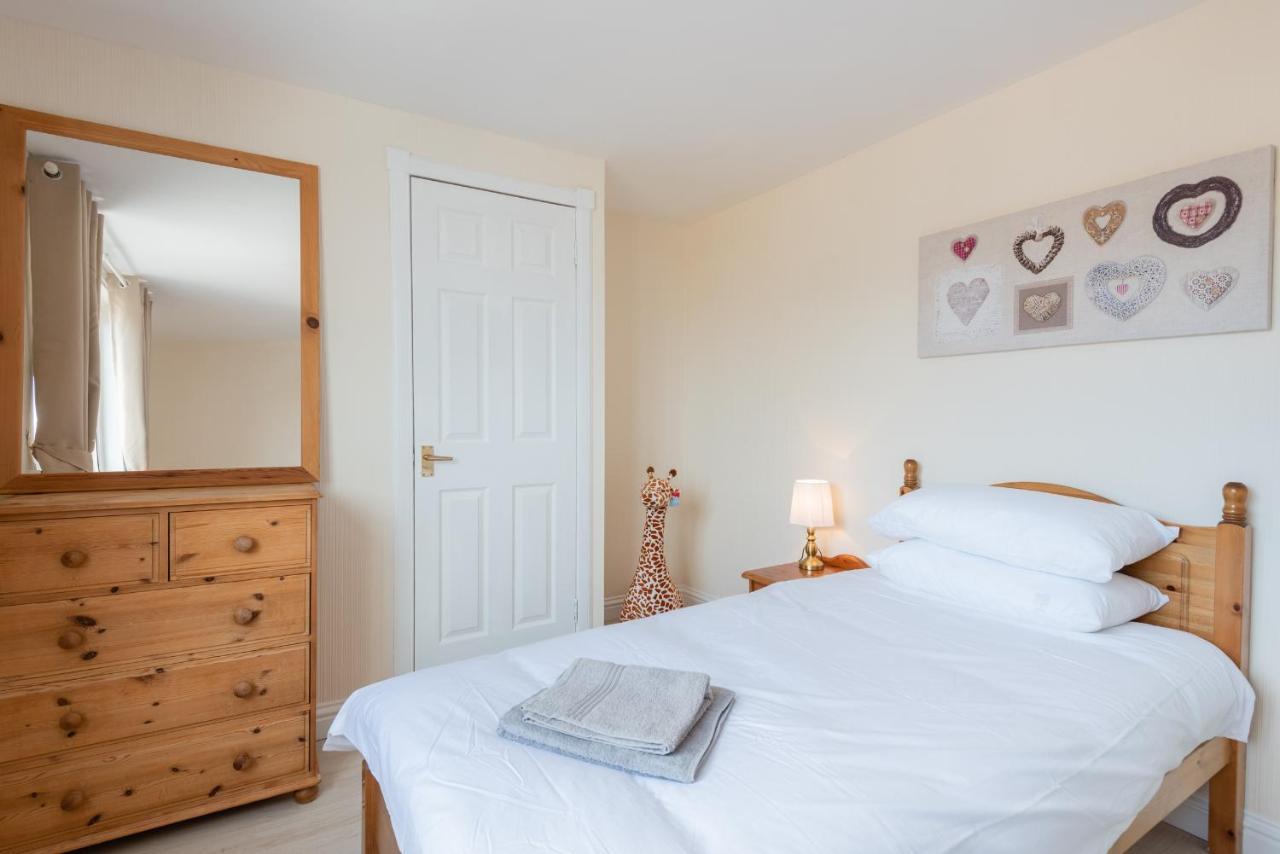 Scotston - 5 Bedroom House With Hot Tub Holiday home