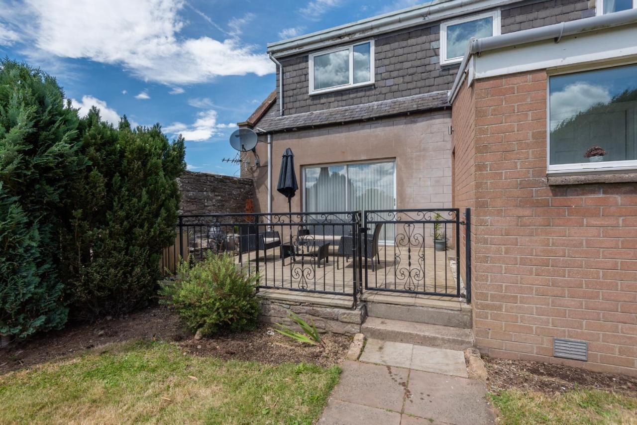 Scotston - 5 Bedroom House With Hot Tub Holiday home *