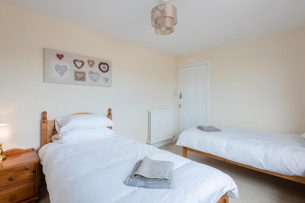 Holiday home Scotston - 5 Bedroom House With Hot Tub Forfar