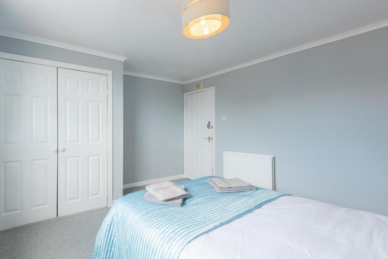 Holiday home Scotston - 5 Bedroom House With Hot Tub *
