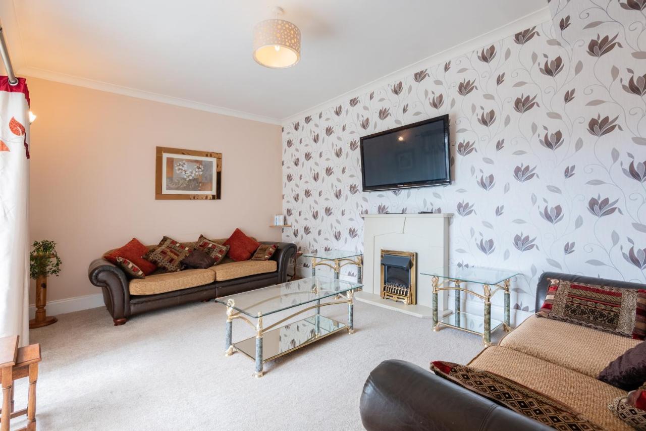 Scotston - 5 Bedroom House With Hot Tub