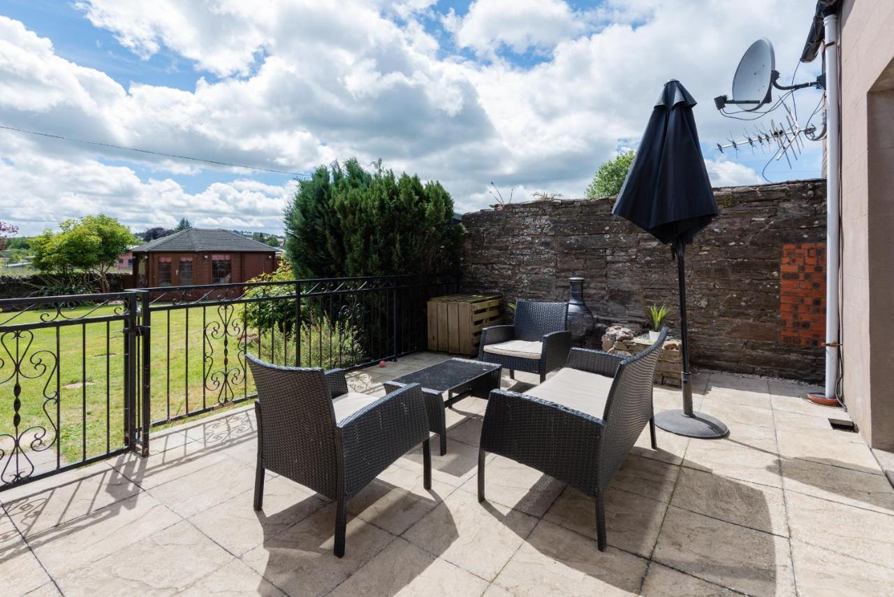 Scotston - 5 Bedroom House With Hot Tub *